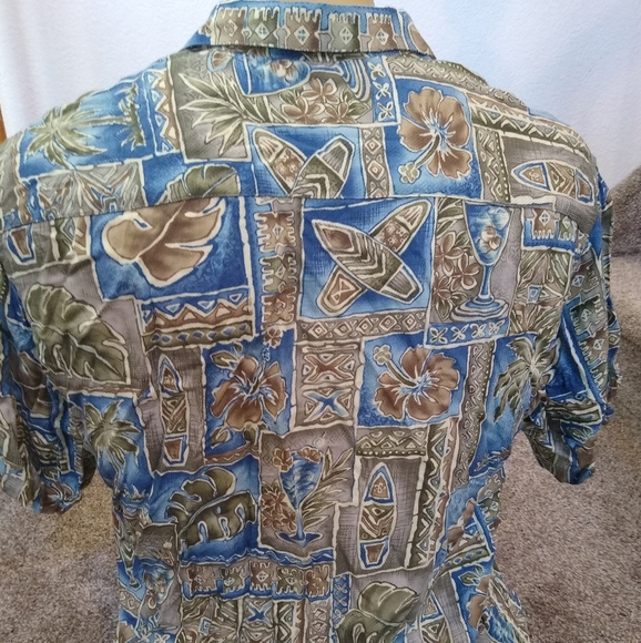 Moda Campia Hawaiian Floral Print Button Down - Picture 4 of 7